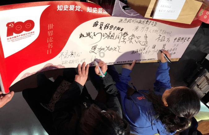 《奥本海默》领跑英国电影学院奖提名,《芭比》成最大输家